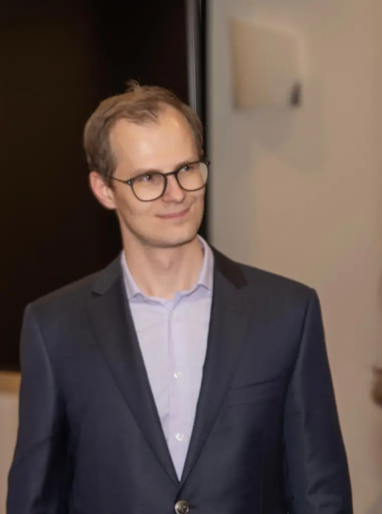 Daniel Undeutsch (lacht) 